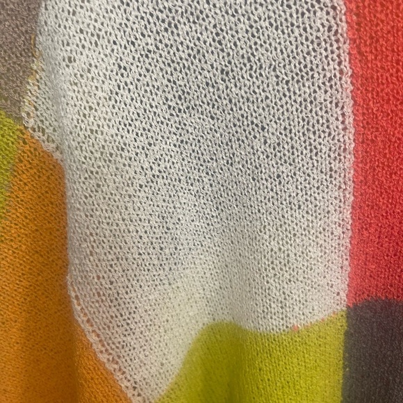 COLOR BLOCK CREWNECK SWEATER!
Material gorgeous! Like  new! Size L - Picture 4 of 8